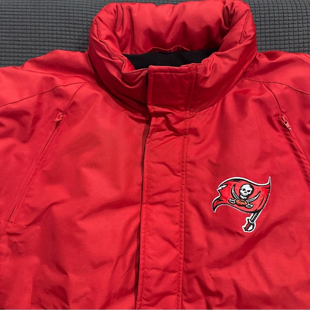 Tampa Bay Buccaneers NFL Red Black Insulated Jacket XL Hooded Zip Pockets - Picture 2 of 15